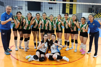 Artvin’de genç kızlar voleybolunun şampiyonu Artvinspor