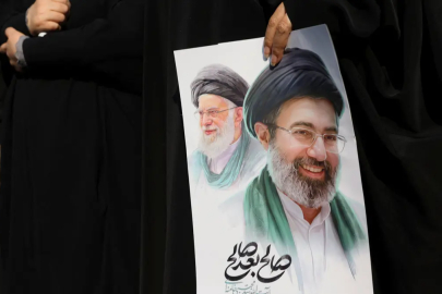 Hamaney'den ilk açıklama "Komşularımızla dostuluğa inanıyoruz"