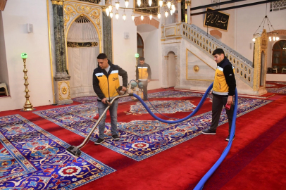 Balıkesir'de cami ve mezarlıklar bayram ziyaretine hazırlanıyor