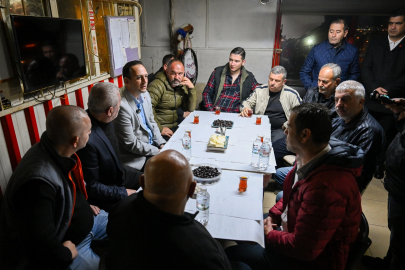 İzmir'de Başkan Eşki minibüsçülerle kahvaltıda buluştu