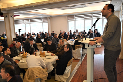 İzmir Bornova'da sanayi esnafıyla aynı sofrada