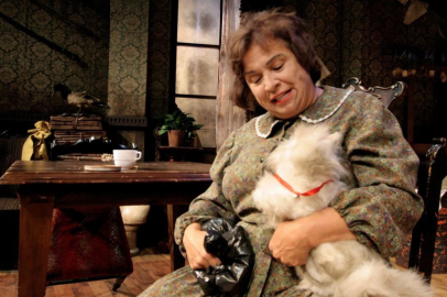 Türk tiyatrosunun usta ismi Feyha Çelenk vefat etti