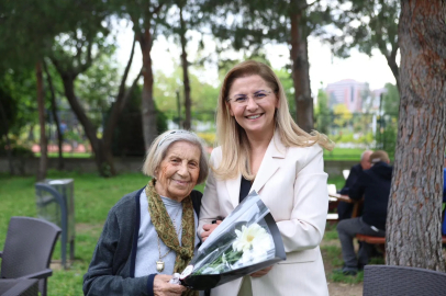 İstanbul Bakırköy’de Anneler Günü’nde üç kuşak bir araya geldi